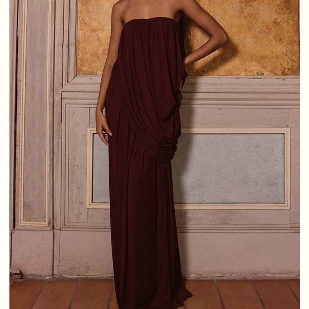 PrettyLittleThing Strapless Draped Maxi Dress in Burgundy